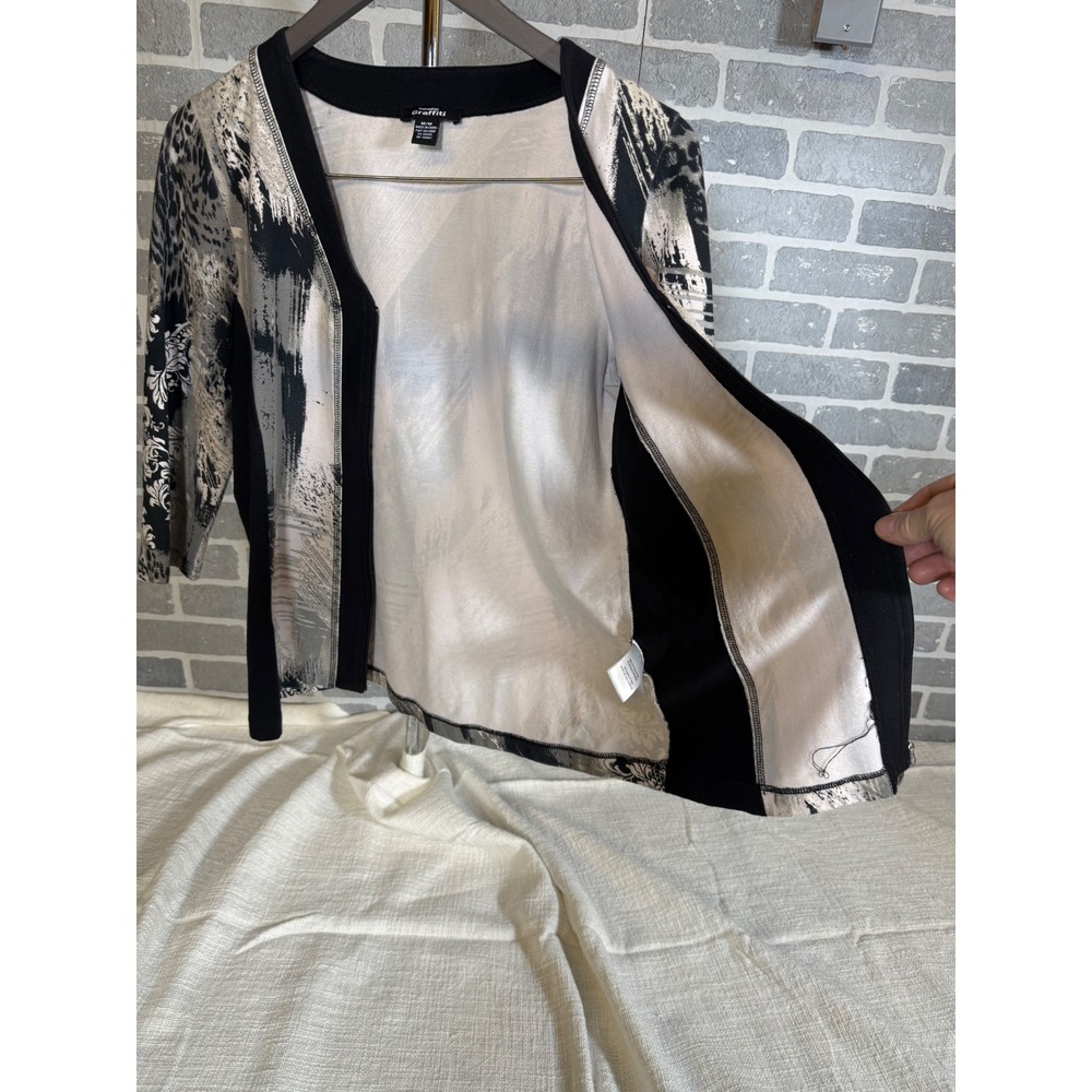 Canadian Graffiti Womens Medium Mixed‎ Print Zip Front 3/4 Sleeve Top Black Gray - Picture 5 of 5